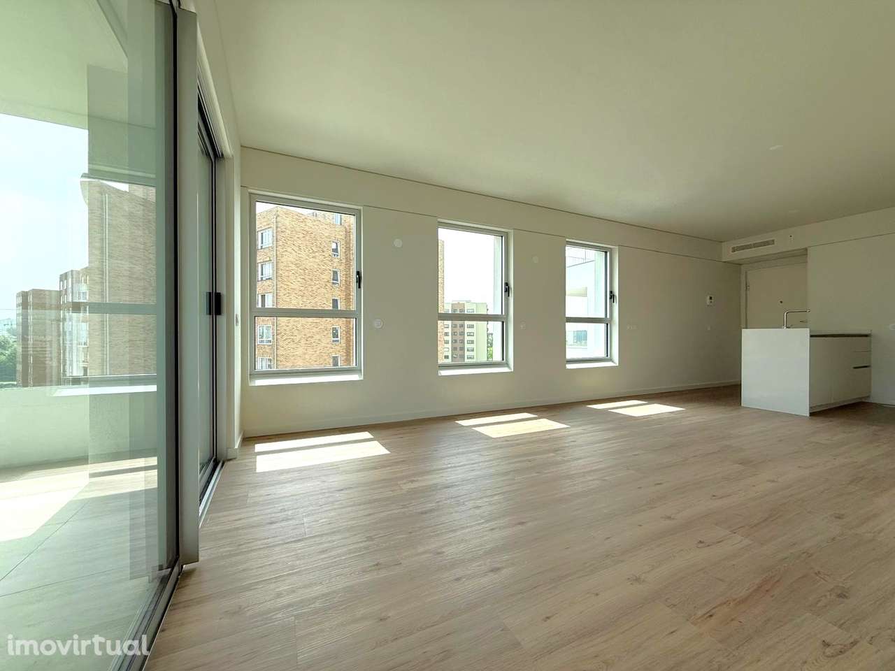 T1 c/ 2 Varanda Sul/Poente, Garagem e Arrumo em Ramalde - Grande imagem: 2/14