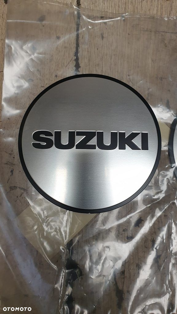 Emblemat pokrywy alternatora Suzuki GS550 GS550 GS850 GS1100  68233-34200 - 2