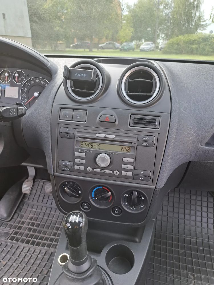 Ford Fiesta 1.3 Ambiente - 9