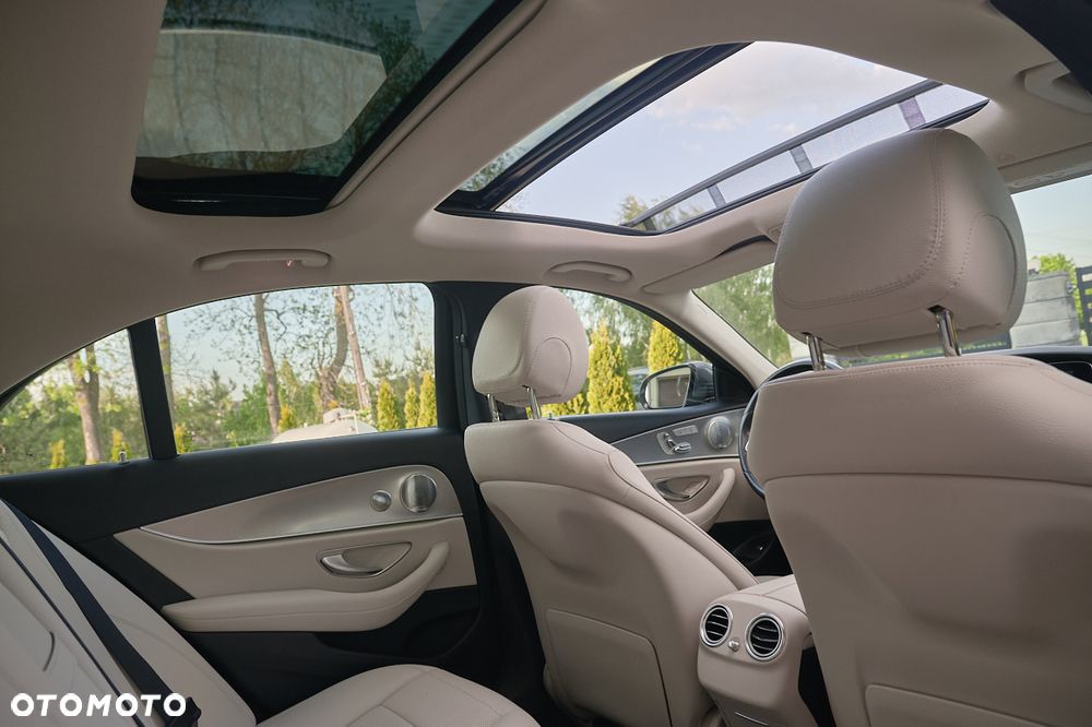 Mercedes-Benz Klasa E 220 d 4-Matic 9G-TRONIC - 4