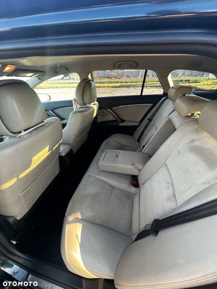 Toyota Avensis 2.0 D-4D Premium - 8