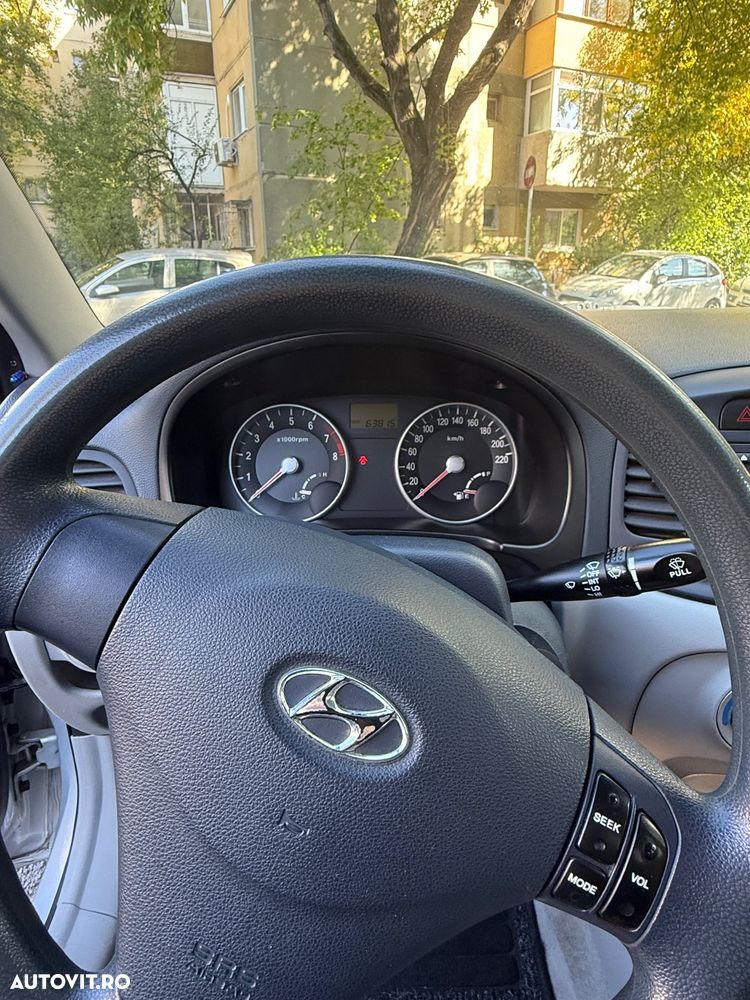 Hyundai Accent - 10