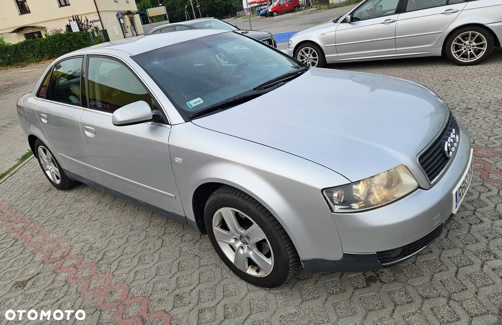 Audi A4 Limousine - 4