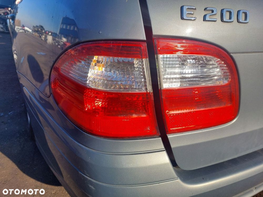 Mercedes W211 lampa tył lewa z błotnika - 1