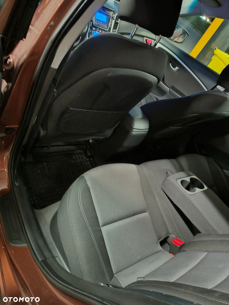 Hyundai i30 blue Kombi 1.6 CRDi Classic - 21