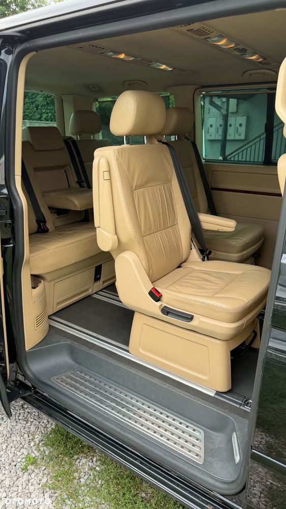 Volkswagen Multivan - 11
