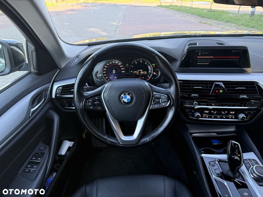 BMW Seria 5 530i xDrive - 11