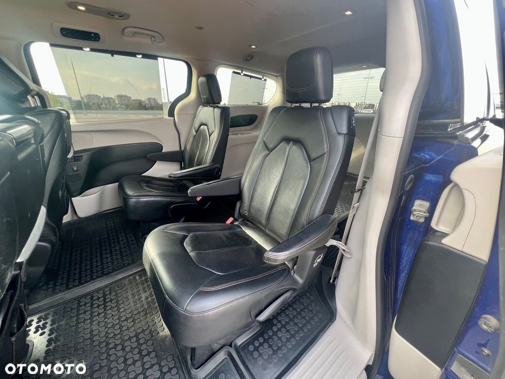 Chrysler Pacifica - 15