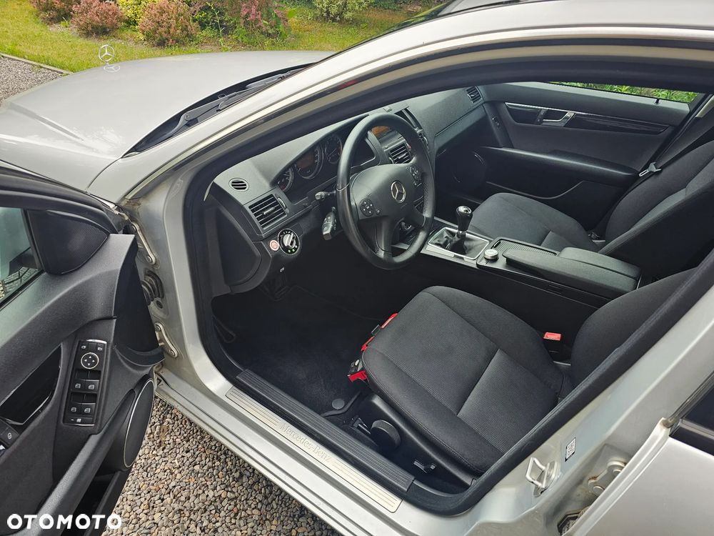 Mercedes-Benz Klasa C 180 Kompressor BlueEFFICIENCY - 21