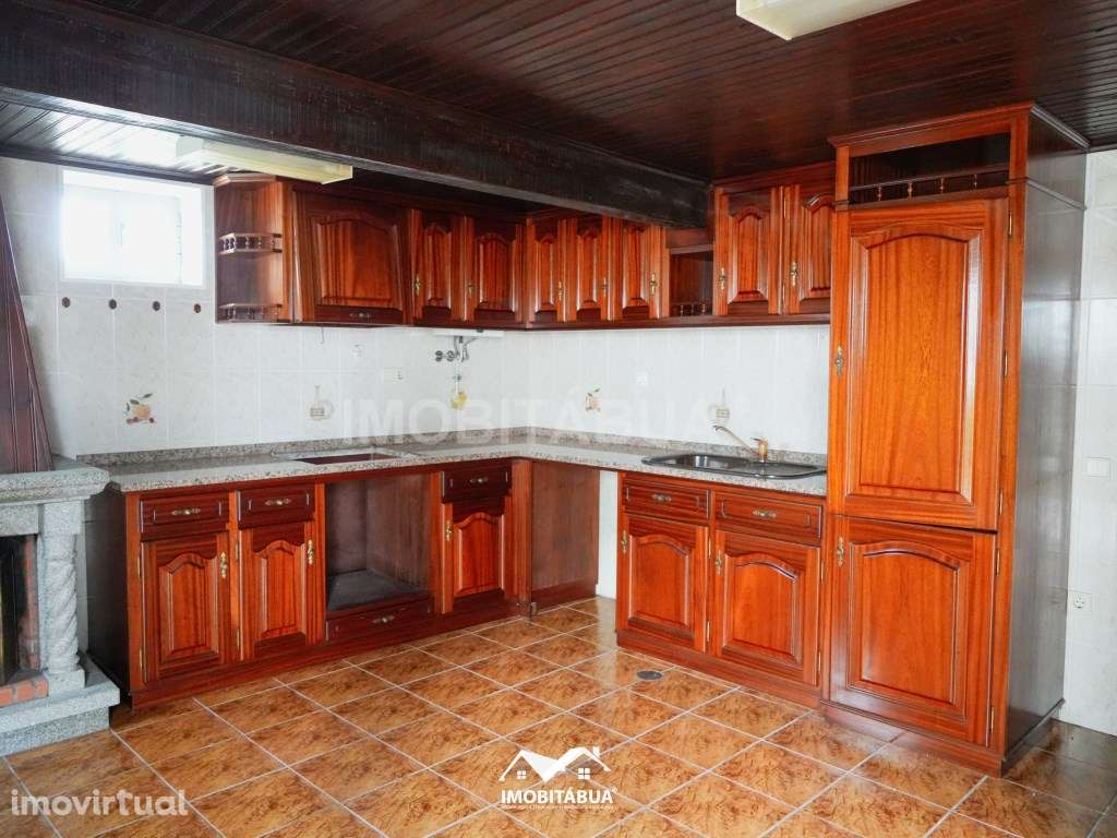 Moradia Espaçosa com Anexo, Quintal e Terraço - Cancela, perto de S... - Grande imagem: 2/29