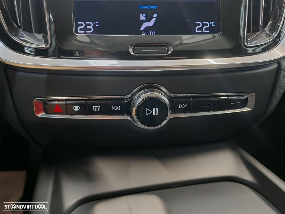 Volvo V60 2.0 B4 Momentum Geartronic - 17