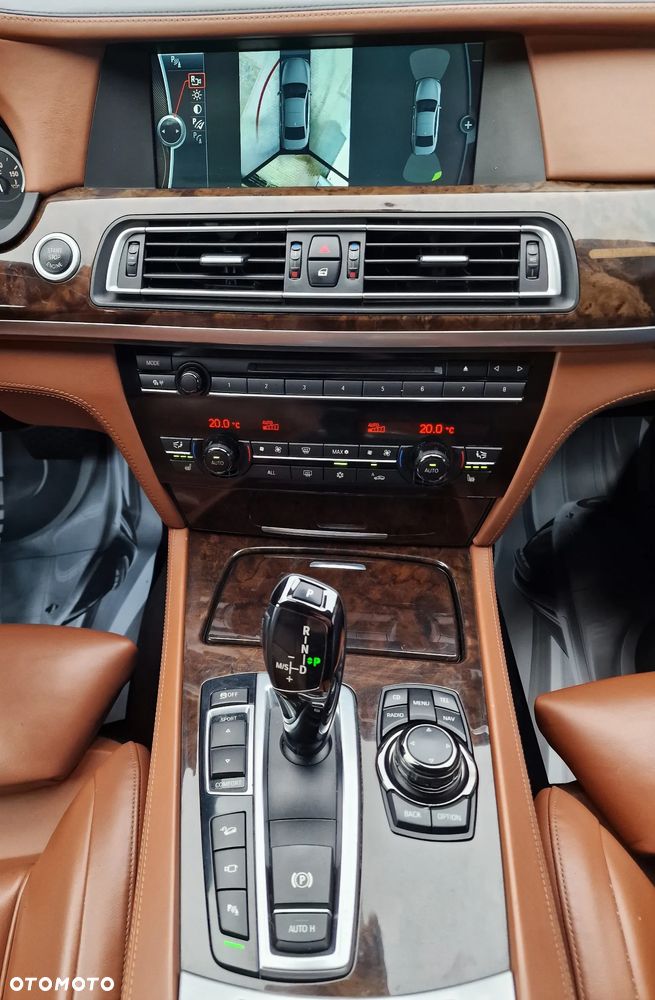 BMW Seria 7 740d xDrive - 26