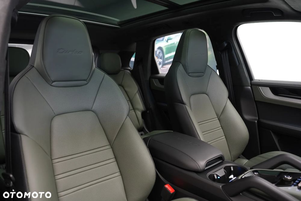 Porsche Cayenne Turbo E-Hybrid PHEV - 26