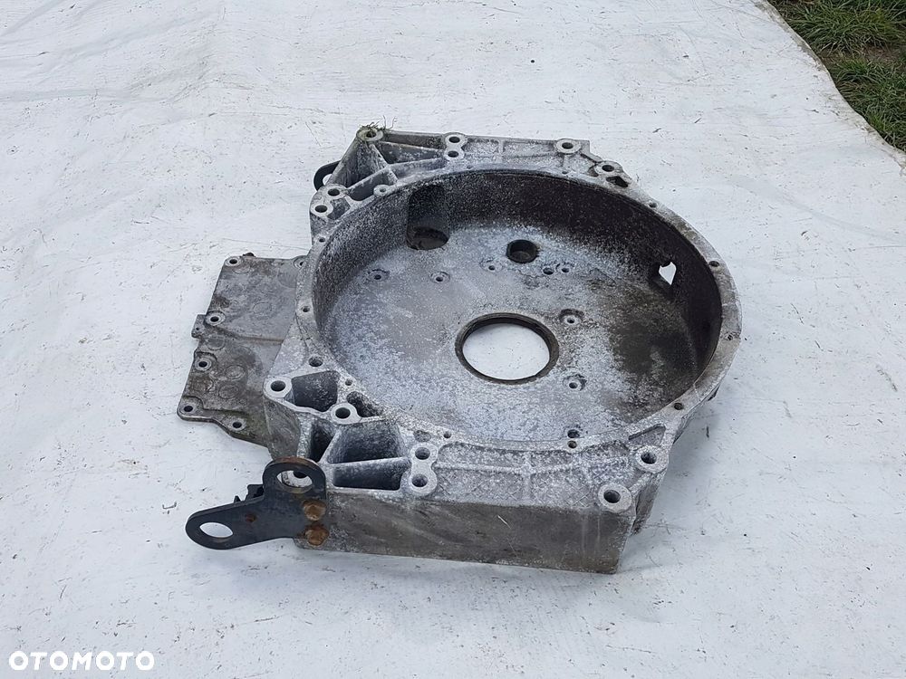 OBUDOWA SPRZĘGŁA KOŁA ZAMACHOWEGO MAN TGA TGX 51014013228 - 5