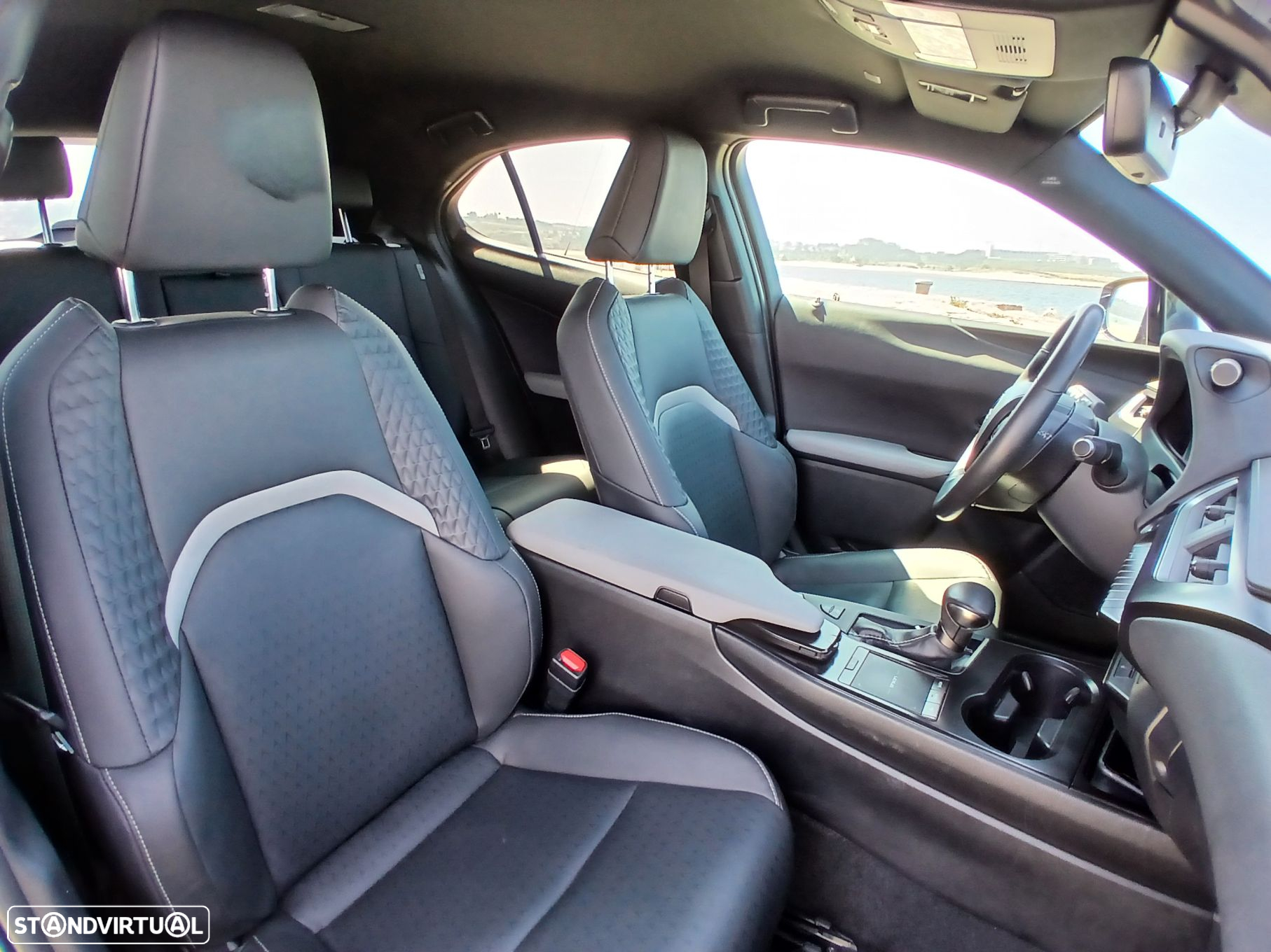 Lexus UX 250h - 14
