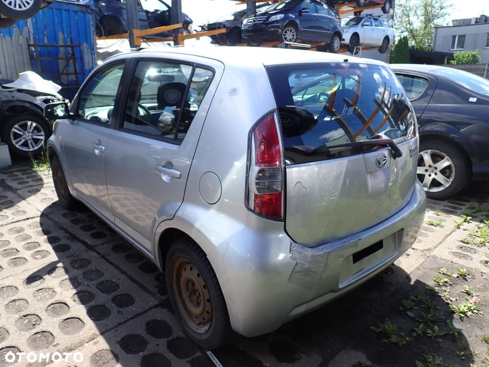 CZĘŚCI - Daihatsu Sirion II M300 1,0 69KM 1KR-FE HB 5D LIFT lakier S28 2008r. INDEX - 10094 - 4
