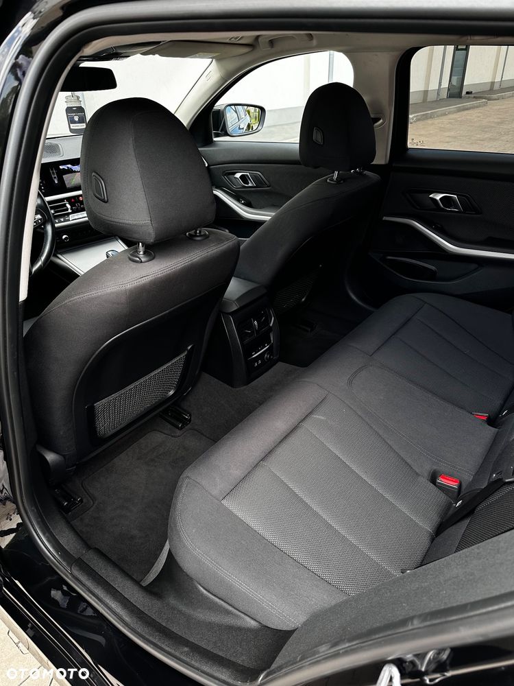 BMW Seria 3 320d xDrive Advantage sport - 38