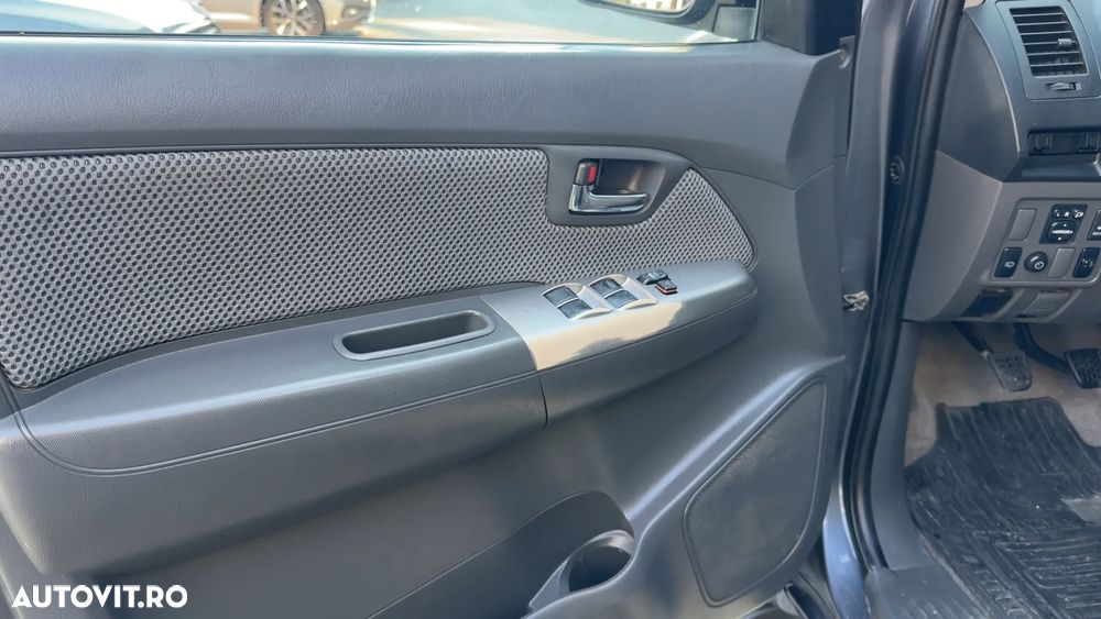 Toyota Hilux 4x4 Cabina Dubla Style - 5
