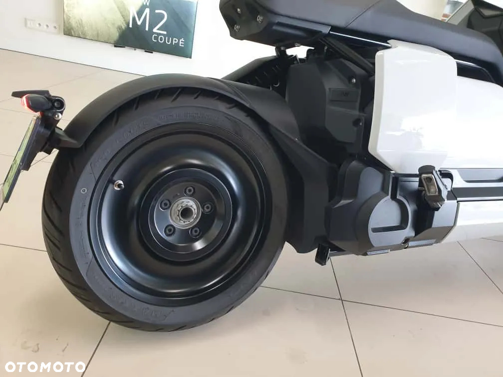 BMW CE 04 - 18