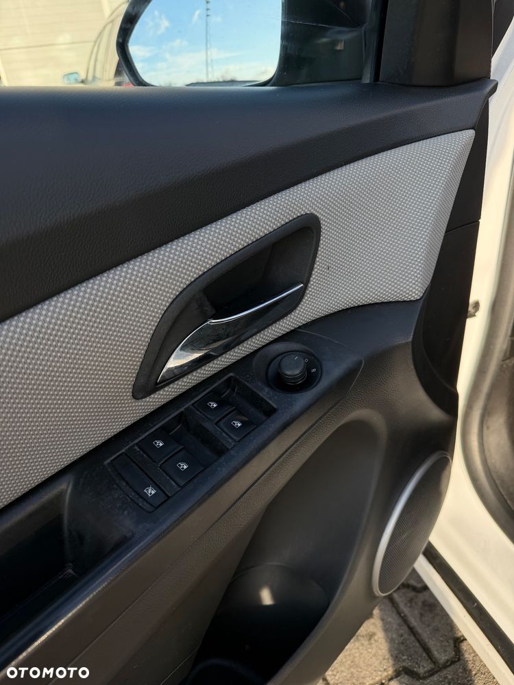 Chevrolet Cruze 1.8 LTZ - 27