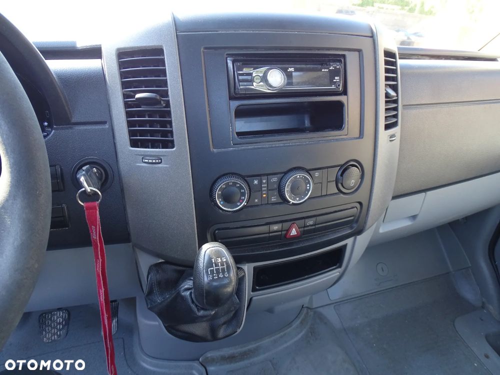 Volkswagen CRAFTER 2,5 TDI -136 KM -klimatyzacja ,skrzyniowy, blizniaki , 73.000 tkm  super stan ! - 7