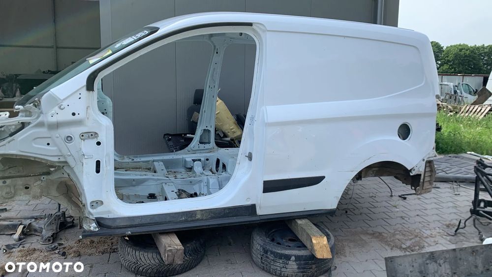 FORD COURIER bok lewy błotnik - 1