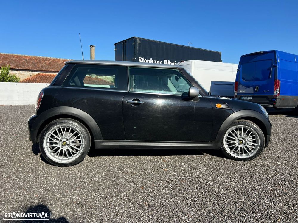 MINI 3 Portas One D - 11