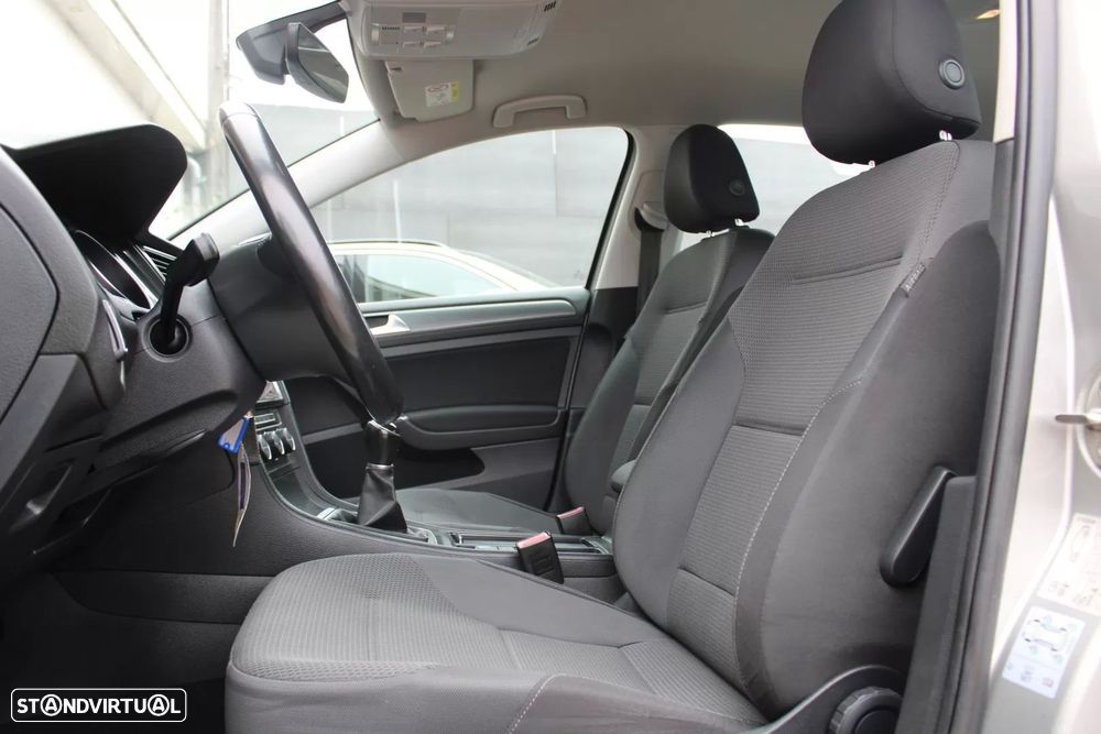 VW Golf 1.6 TDI Confortline - 17
