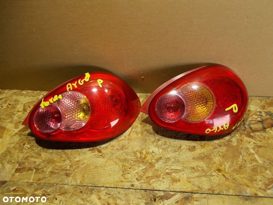 LAMPA TYŁ TYLNA PRAWA TOYOTA AYGO ORYGINAŁ - 1