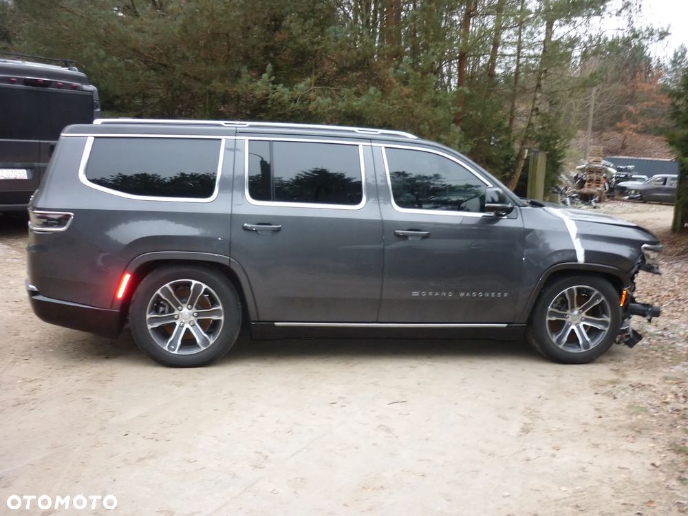 Jeep Grand Wagoneer - 7
