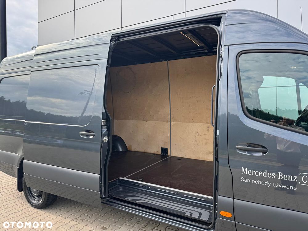 Mercedes-Benz Sprinter 319 - 9