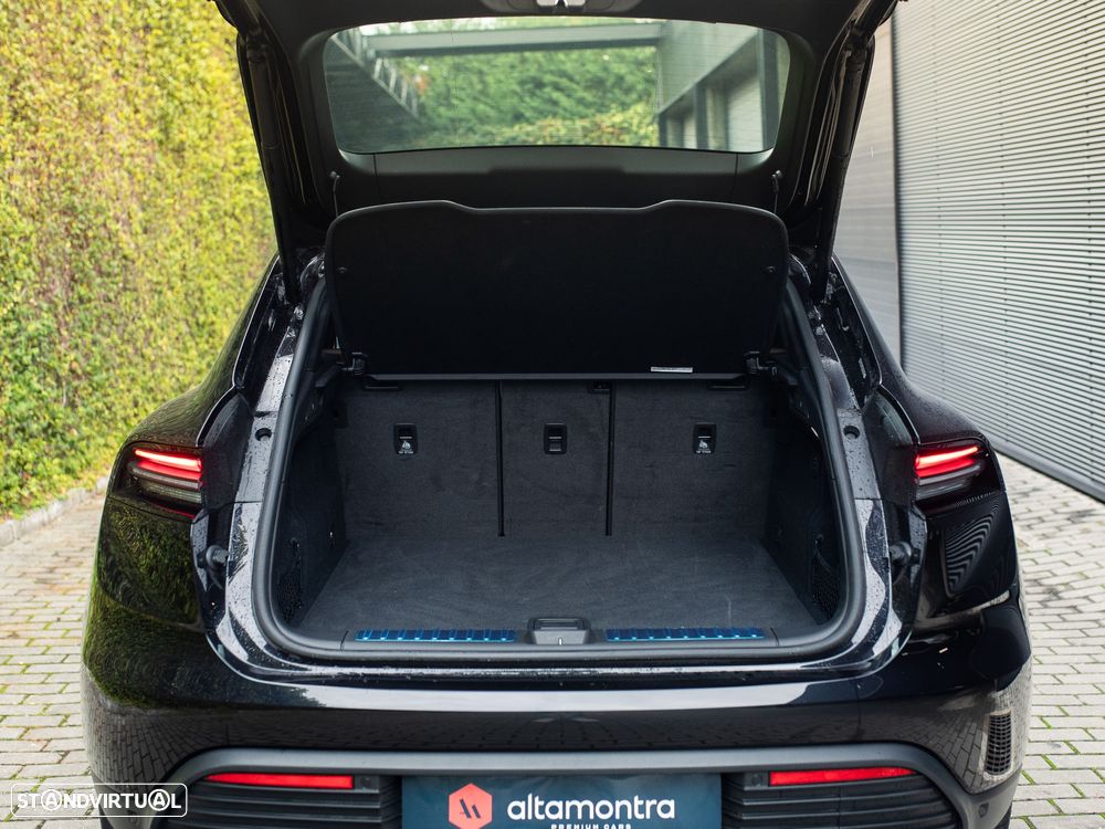 Porsche Macan Electric 4 - 13