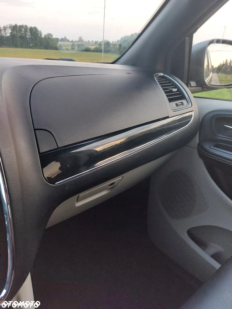 Dodge Grand Caravan - 15
