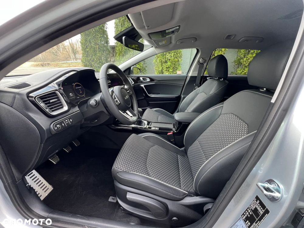 Kia Ceed - 8
