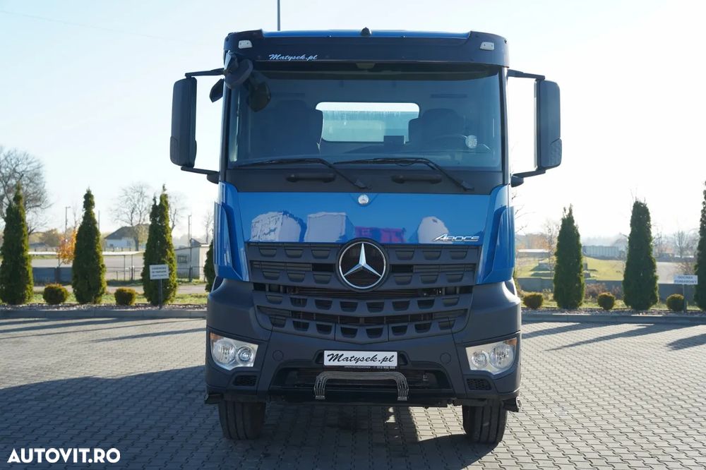 Mercedes-Benz AROCS 3336 / 6x4 / BASCULABILĂ PE 3 PĂRȚI - 5,2 M / 2x OBOANE LATERALE CU ACȚIONARE HIDRAULICĂ / CUTIE DE VITEZE AUTOMATĂ / EURO 6 - 19