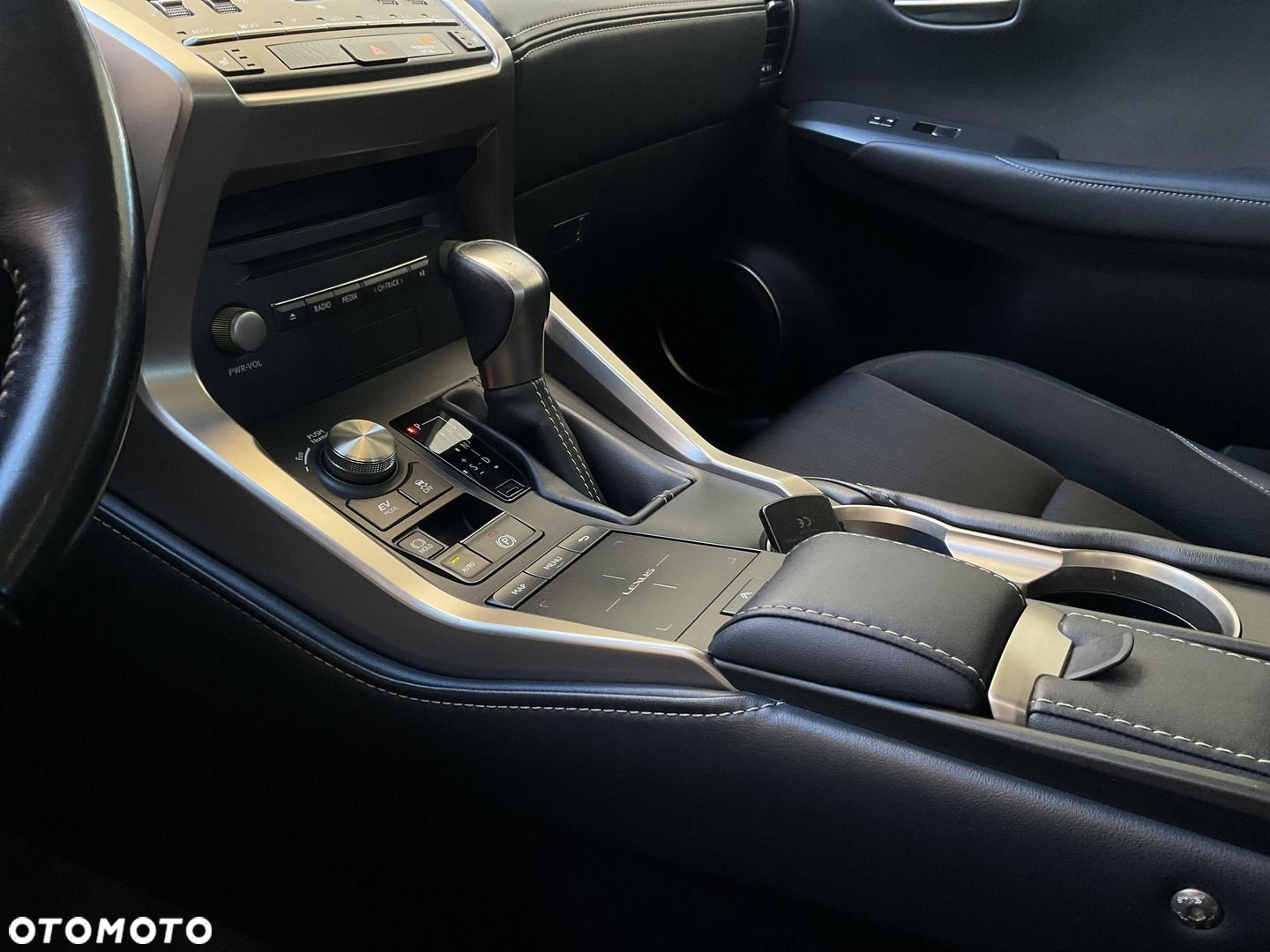 Lexus NX 300h Business Edition AWD - 26
