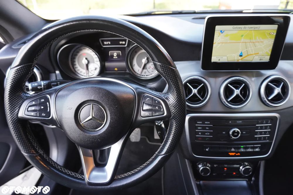 Mercedes-Benz CLA 200 Peak Edition - 18