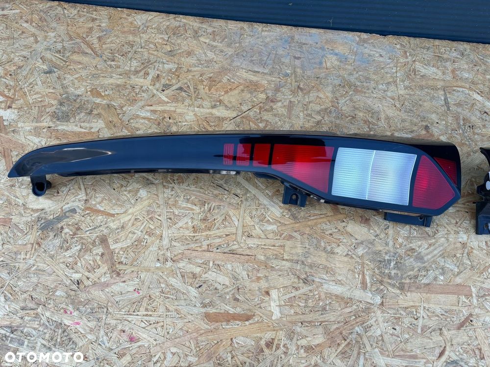 TYLNA LAMPA PRAWA VW CADDY 4 2K7 TYŁ 2K7 945 096 A - 2