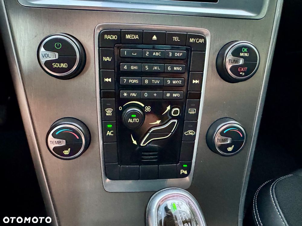 Volvo XC 60 D4 Geartronic Momentum - 26