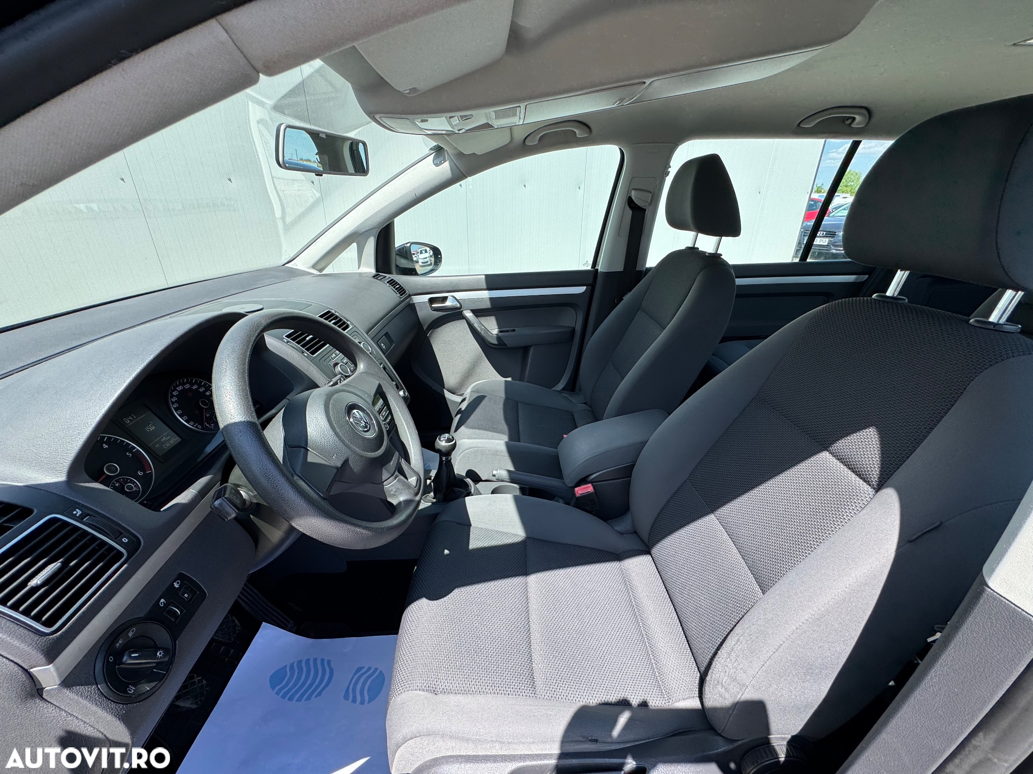 Volkswagen Touran 1.6 TDI Comfortline - 8