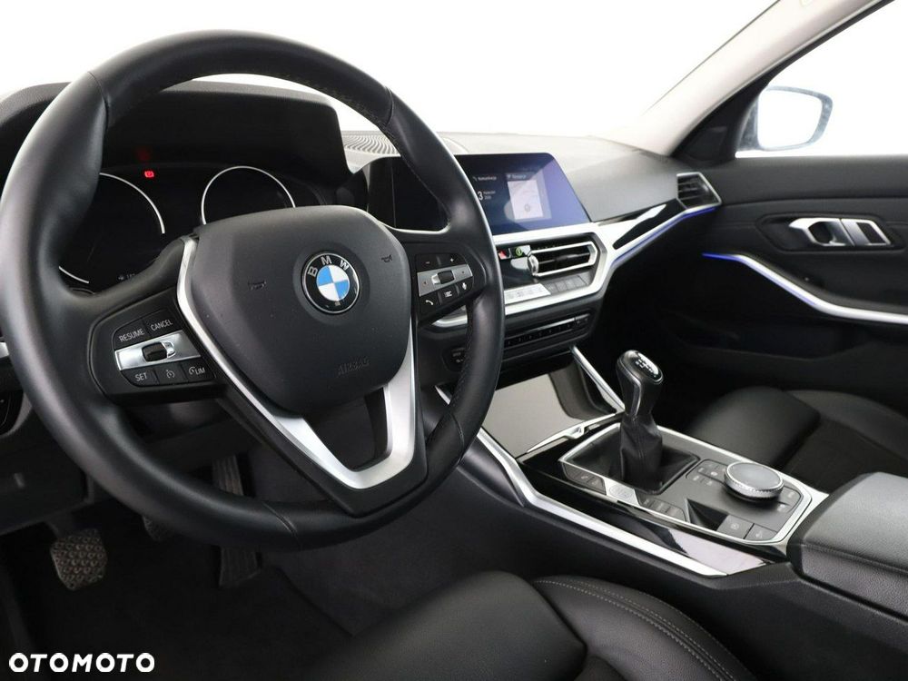 BMW Seria 3 318d Sport Line - 15