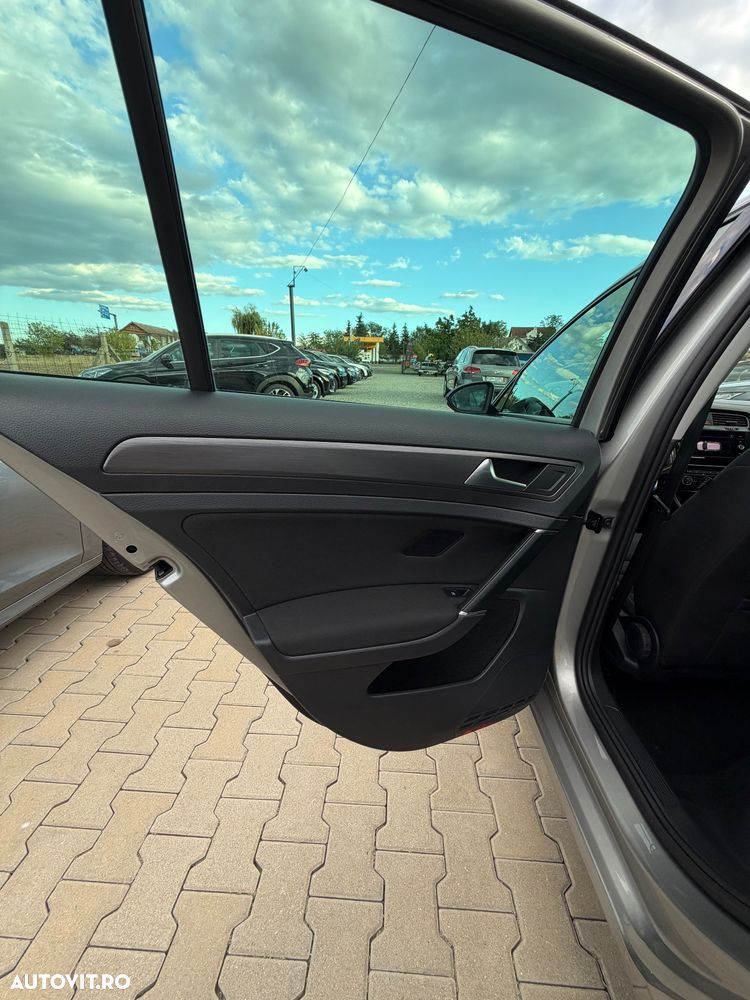 Volkswagen Golf - 18