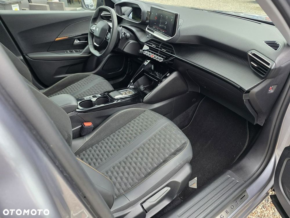 Peugeot 2008 1.5 BlueHDi Allure S&S EAT8 - 17