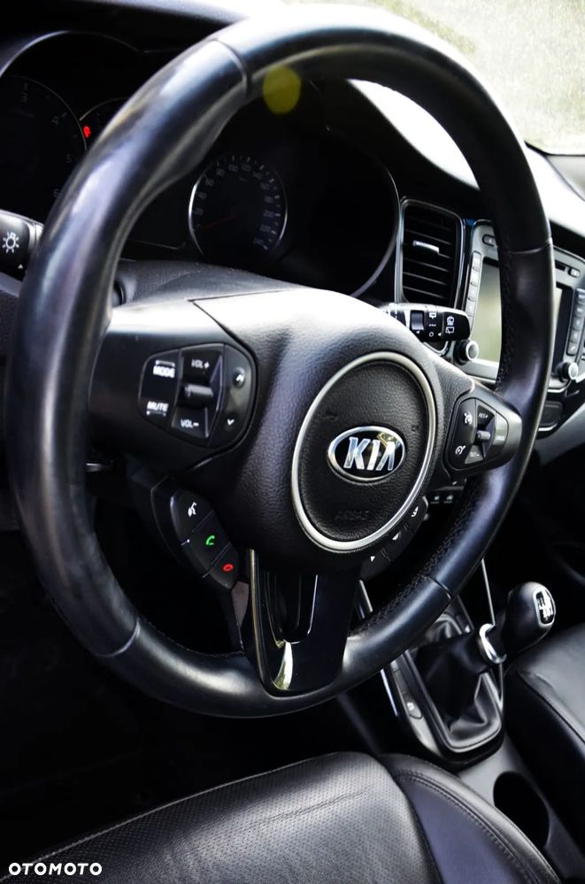 Kia Carens 1.7 CRDi XL 7os - 21