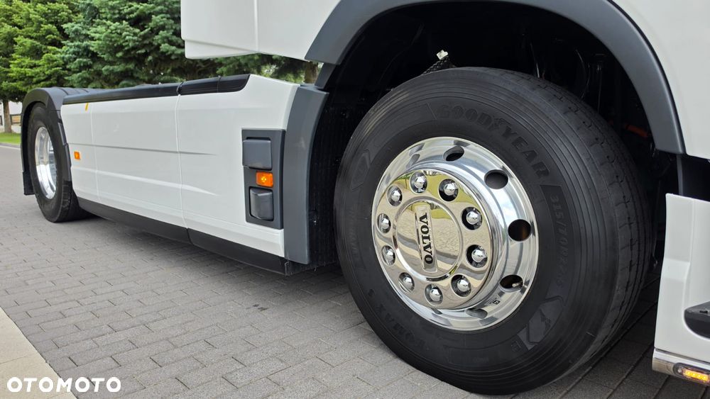 Volvo ///FH///500///2023/// GLOBETROTTER///XXL///FULLLED/// VIRTUAL COCPIT///KLIMATYZACJA POSTOJOWA///ALUFELGI///RADARY/// KAMERA///WYŚWIETLACZ OBCIĄŻENIA/// ZABUDOWY MIĘDZYOSIOWE/// STAN BARDZO DOBRY - 18