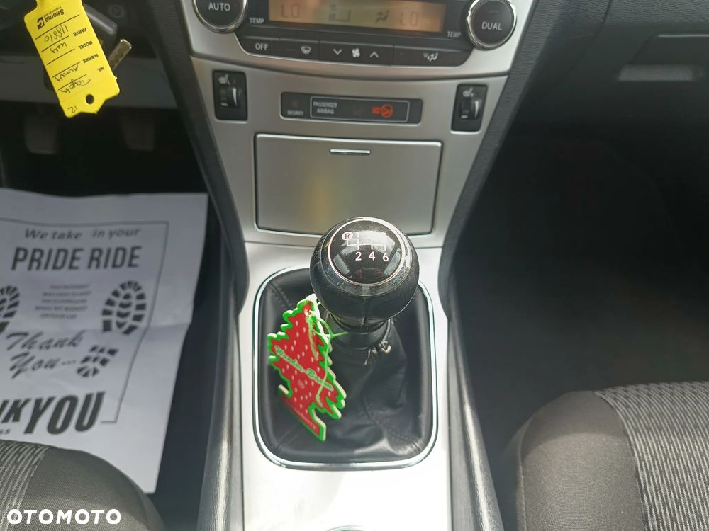 Toyota Avensis 1.8 Luna - 21