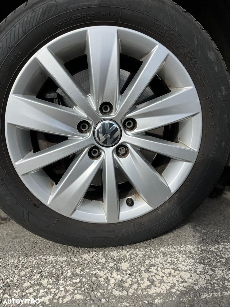Volkswagen Passat - 11