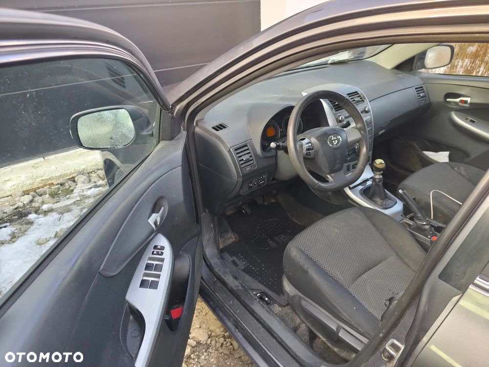 Toyota Corolla - 2