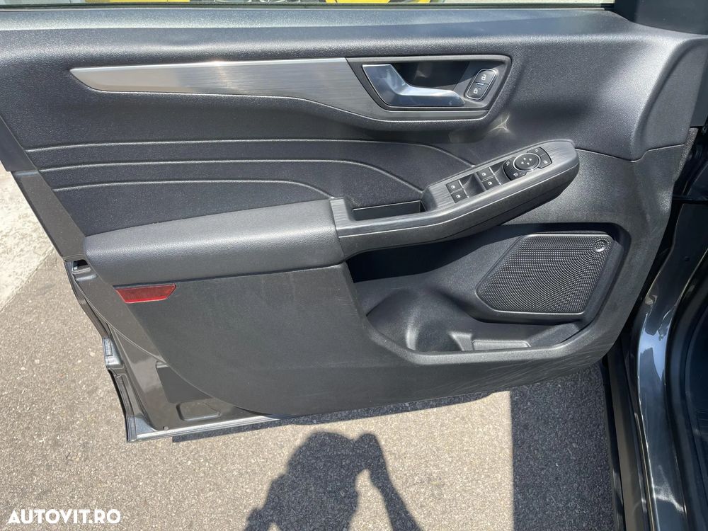Ford Kuga - 10