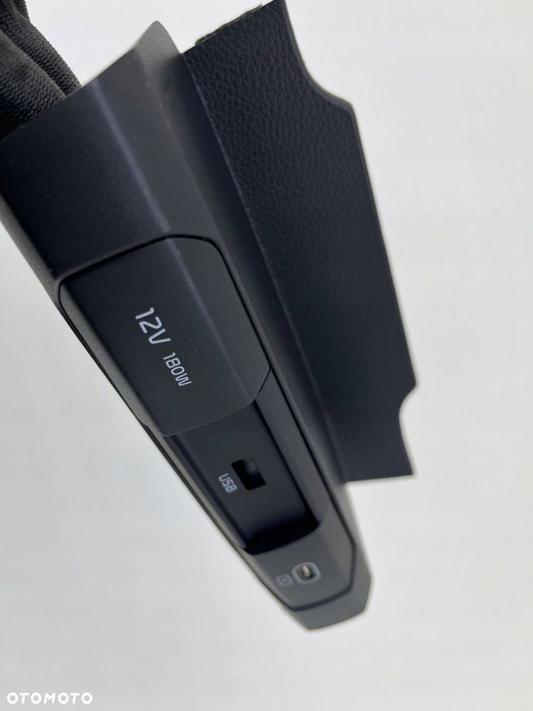 KIA PICANTO III LIFT GNIAZDO PANEL USB-C 84621-G6R0CA - 2